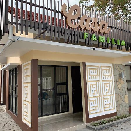 스레맨 Casa Familia Syariah 아파트 외부 사진